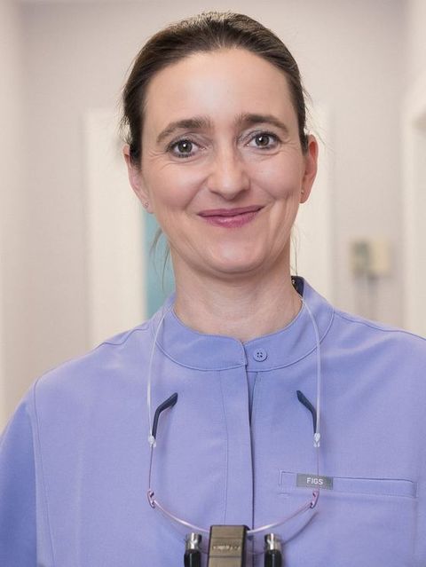 Porträt von Dr. med. dent. Aniela Klaudin Metz